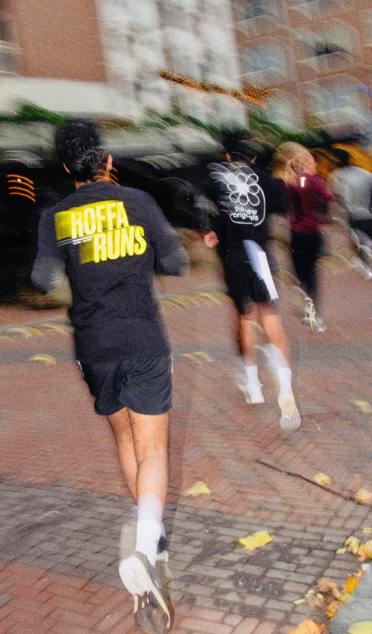 Roffa Runs runners moving through the streets of Rotterdam