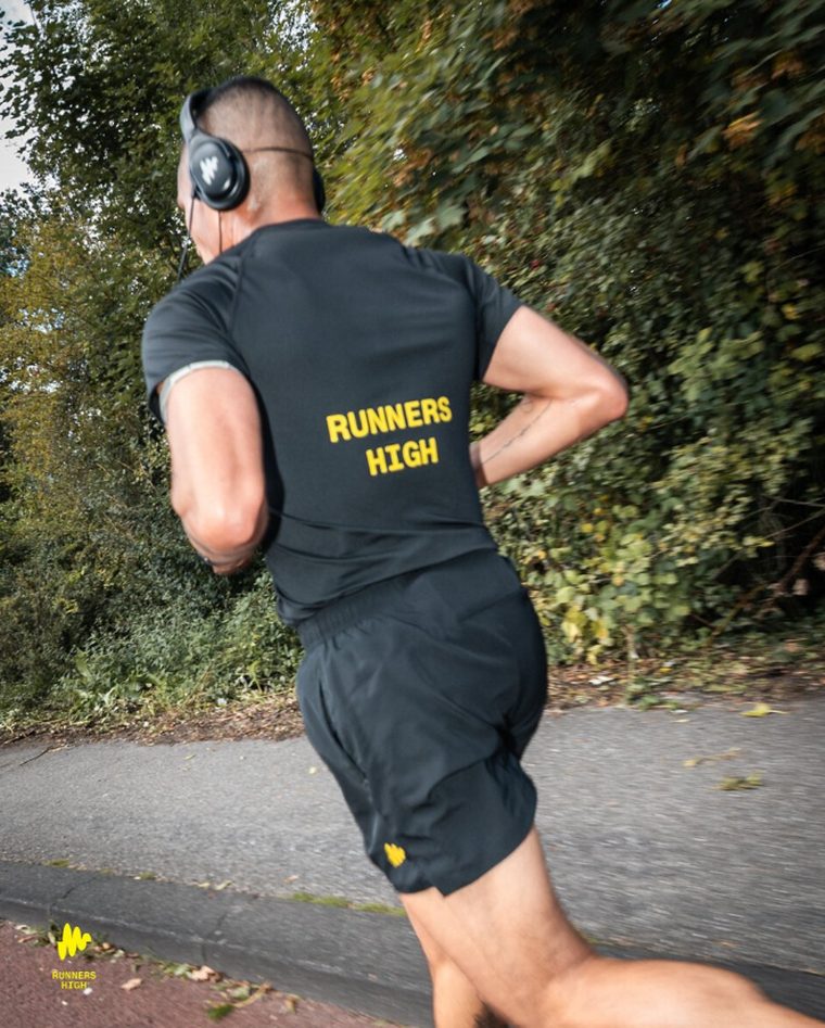 Runner in Runners High kit at the Beat Your PR run